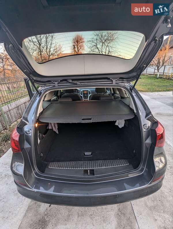 Универсал Opel Astra 2011 в Ивано-Франковске