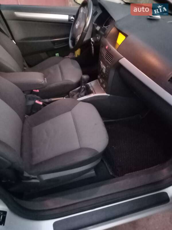 Універсал Opel Astra 2005 в Сокалі