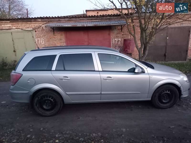 Універсал Opel Astra 2005 в Сокалі