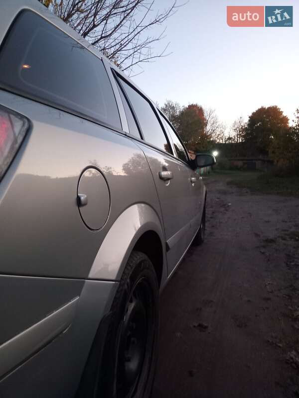 Універсал Opel Astra 2005 в Сокалі