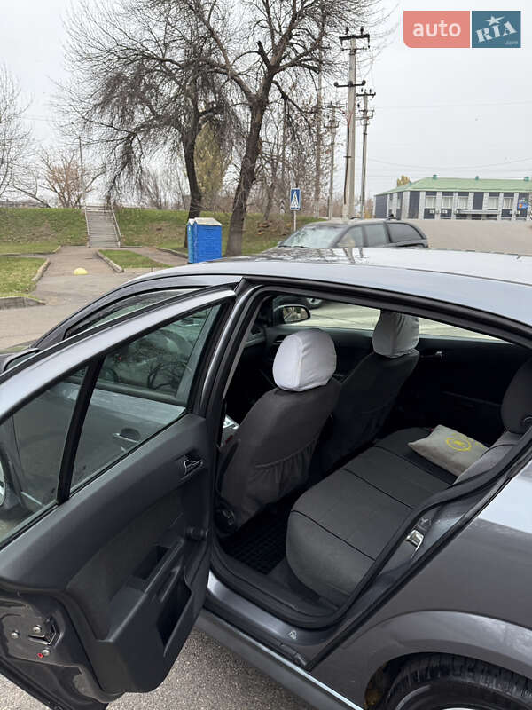 Хэтчбек Opel Astra 2005 в Краматорске