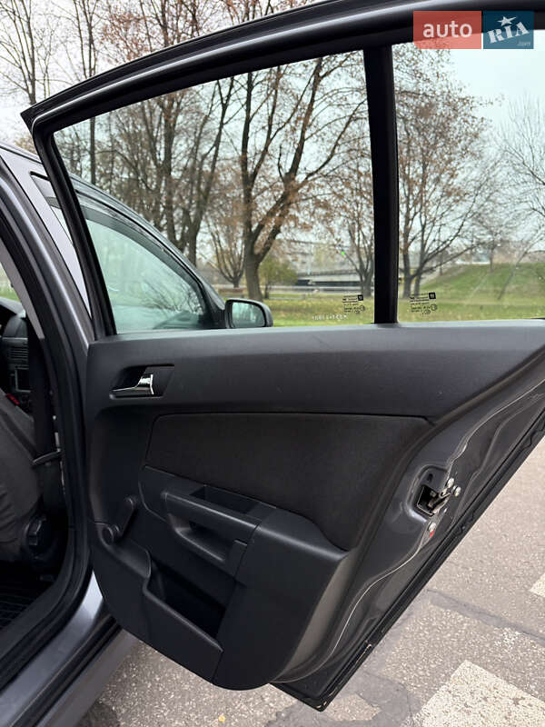 Хэтчбек Opel Astra 2005 в Краматорске