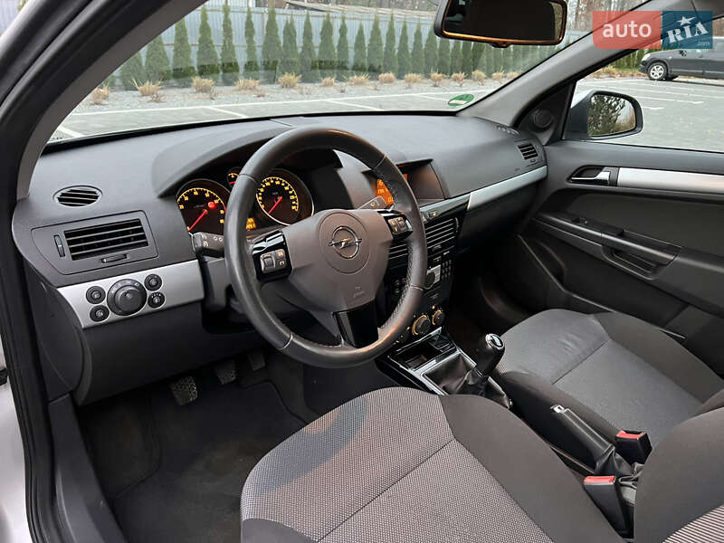 Универсал Opel Astra 2010 в Луцке фото 40 Универсал Opel Astra 2010 в Луцке