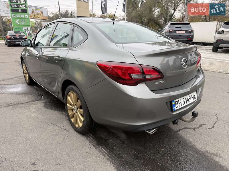 Седан Opel Astra 2020 в Одессе