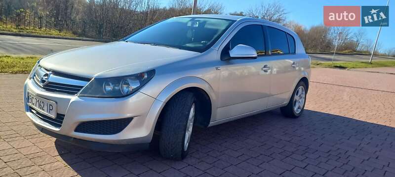 Opel Astra 2011