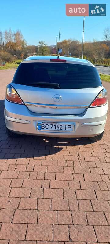Хэтчбек Opel Astra 2011 в Трускавце