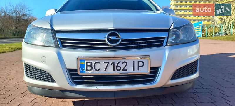 Хэтчбек Opel Astra 2011 в Трускавце