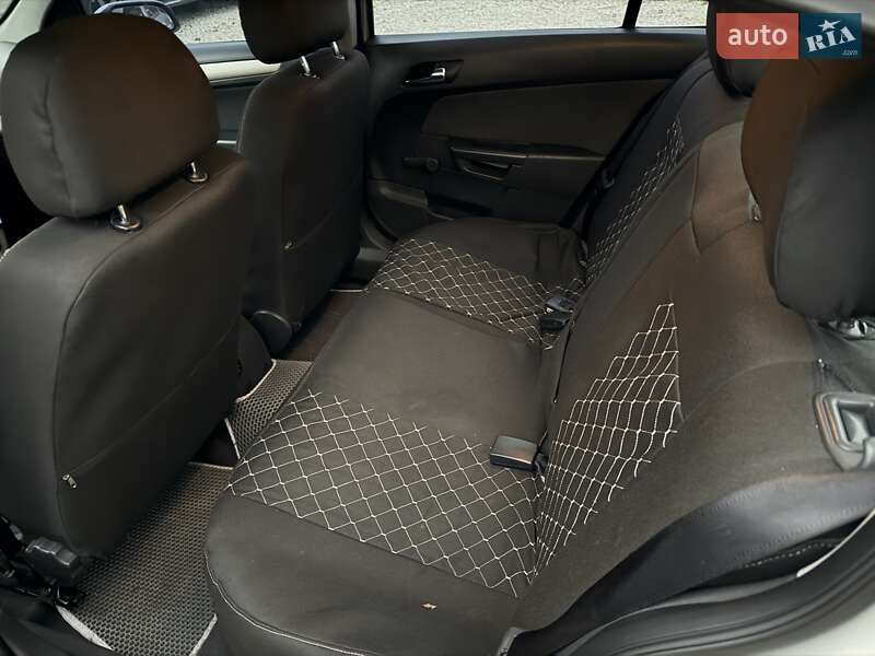 Седан Opel Astra 2007 в Львове