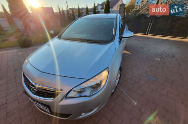 Універсал Opel Astra 2011 в Самборі