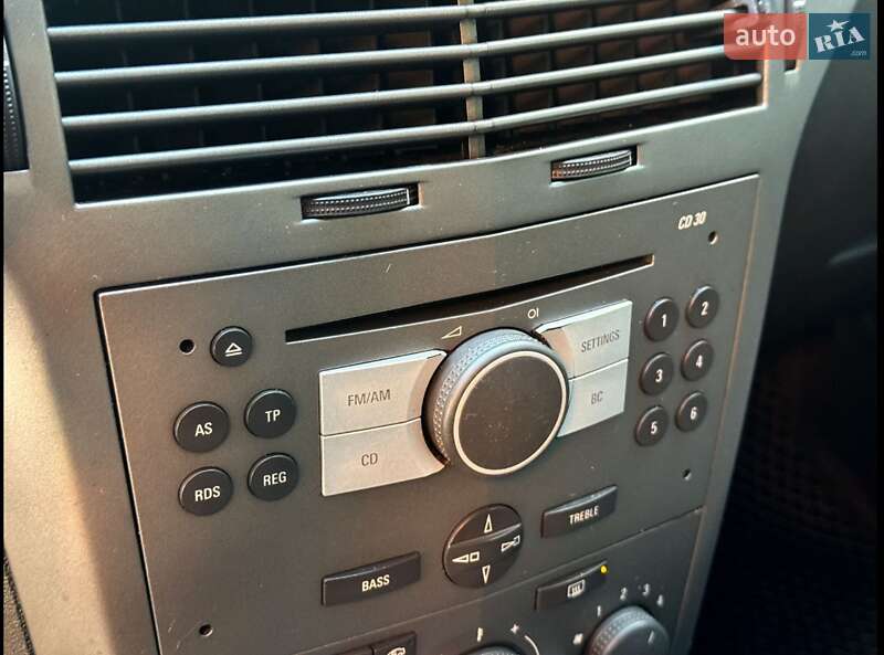 Хэтчбек Opel Astra 2006 в Нетешине