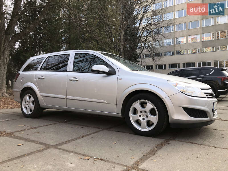 Универсал Opel Astra 2009 в Киеве