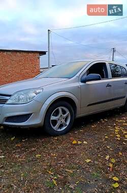 Хэтчбек Opel Astra 2007 в Зенькове
