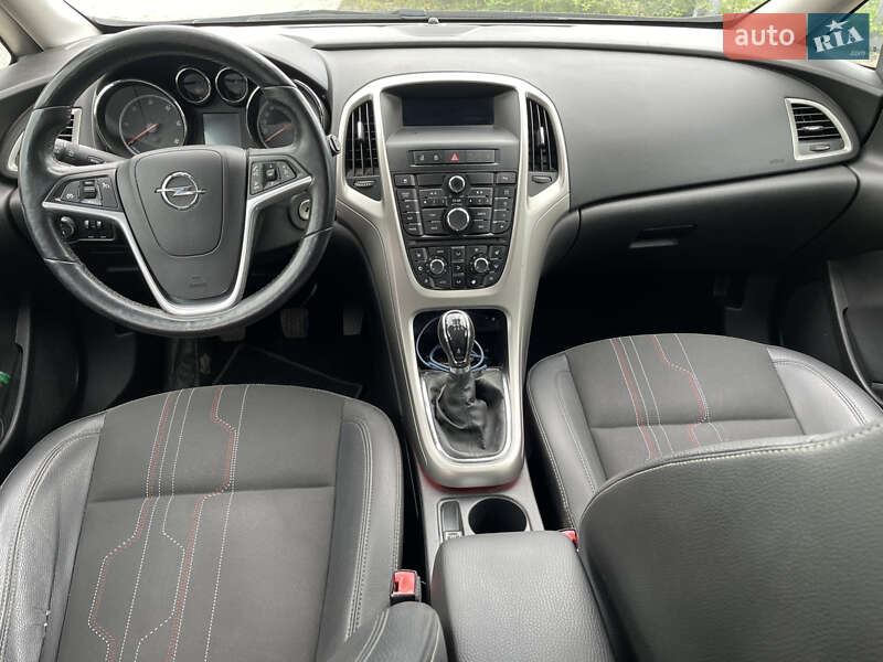 Универсал Opel Astra 2012 в Киеве