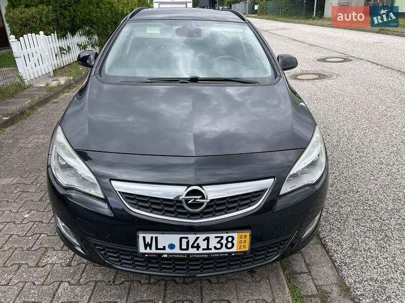 Универсал Opel Astra 2012 в Киеве