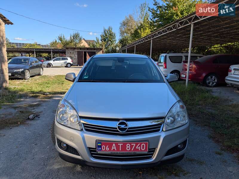 Хэтчбек Opel Astra 2009 в Звягеле