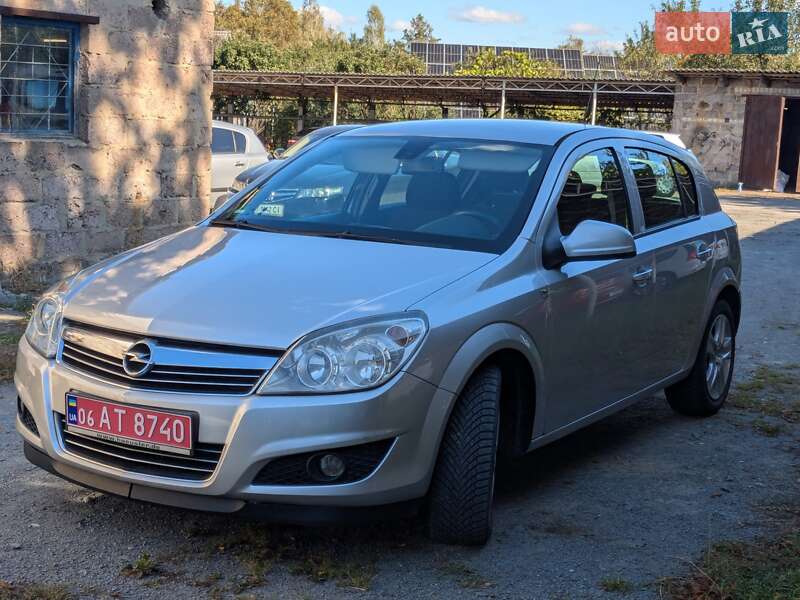 Хэтчбек Opel Astra 2009 в Звягеле