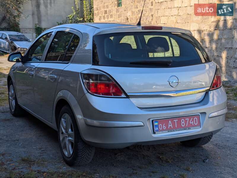 Хэтчбек Opel Astra 2009 в Звягеле