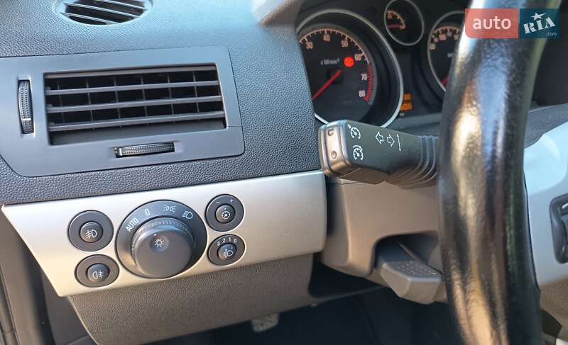 Хэтчбек Opel Astra 2009 в Звягеле