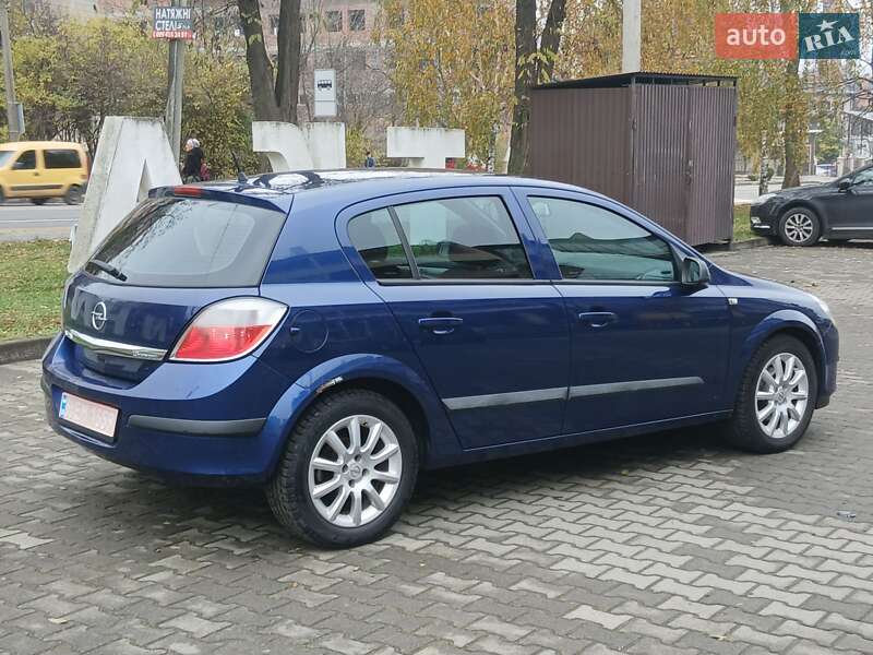 Хэтчбек Opel Astra 2005 в Черновцах