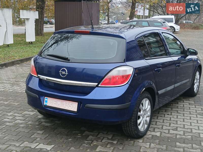 Хэтчбек Opel Astra 2005 в Черновцах