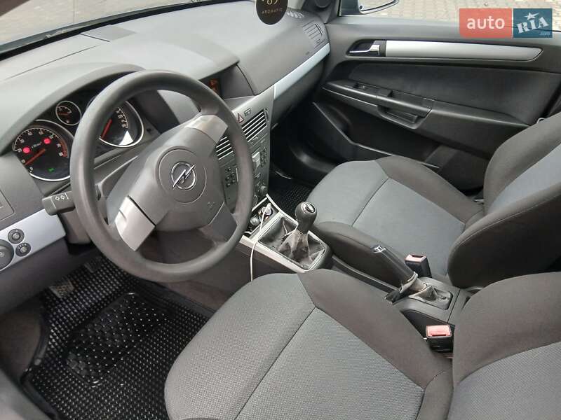 Хэтчбек Opel Astra 2005 в Черновцах