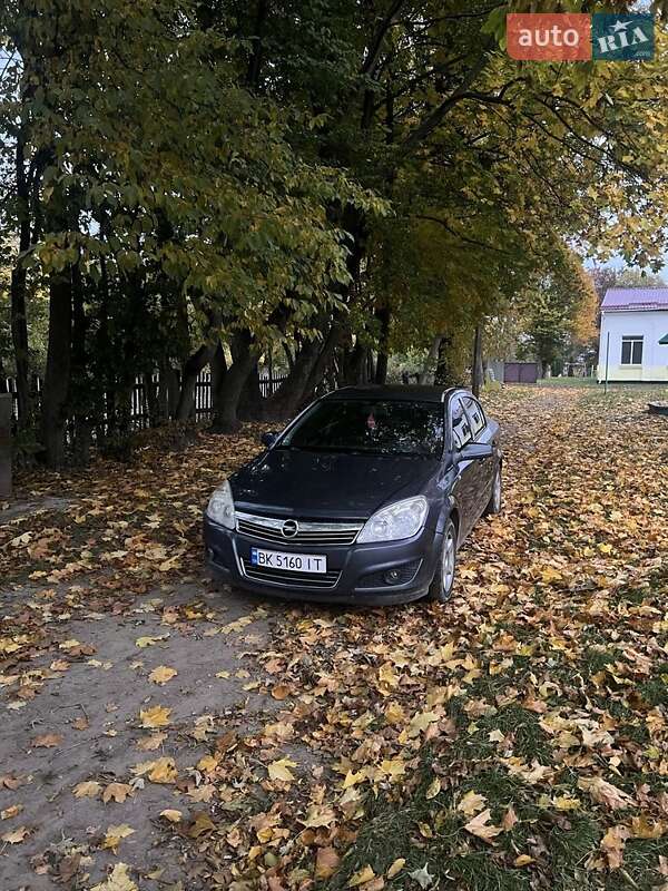 Седан Opel Astra 2008 в Ровно