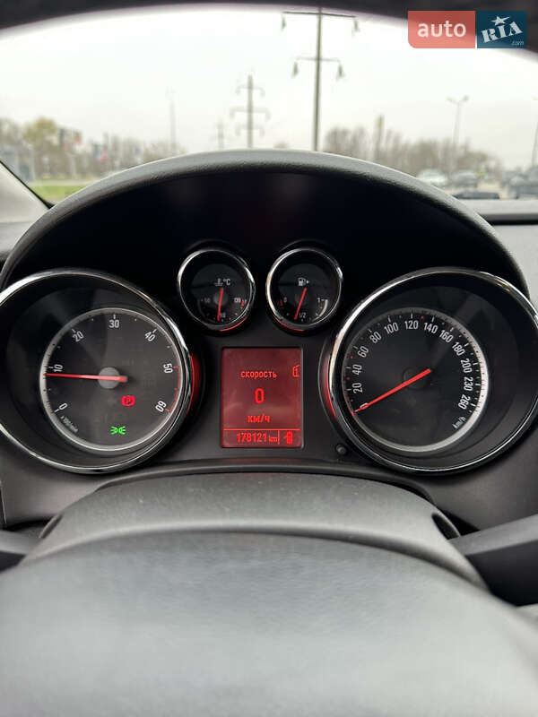 Універсал Opel Astra 2012 в Бучі