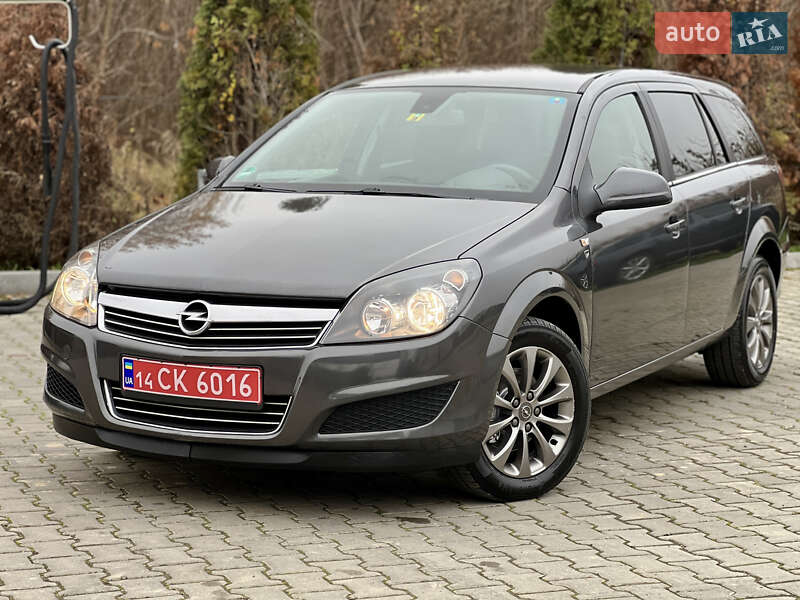 Універсал Opel Astra 2010 в Івано-Франківську