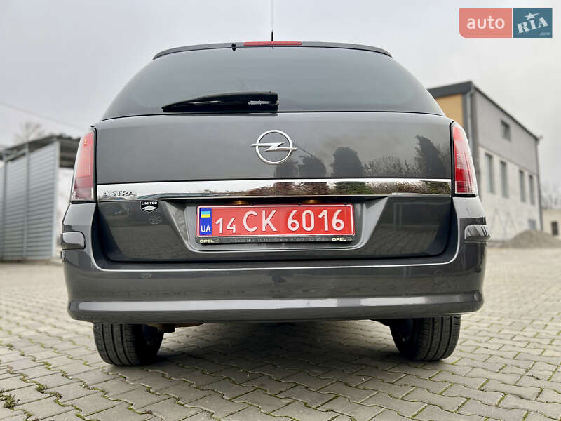 Універсал Opel Astra 2010 в Івано-Франківську