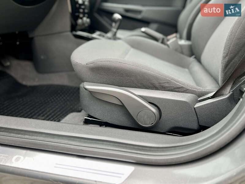 Універсал Opel Astra 2010 в Івано-Франківську