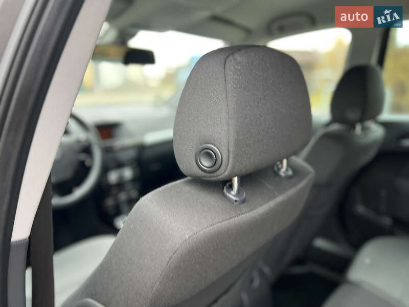 Універсал Opel Astra 2010 в Івано-Франківську