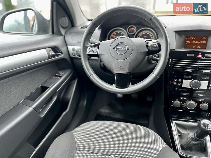 Універсал Opel Astra 2010 в Івано-Франківську