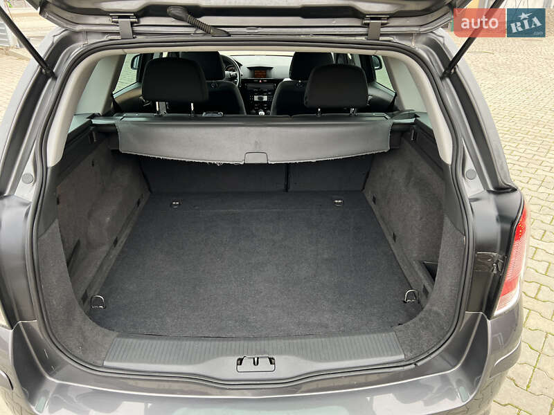 Універсал Opel Astra 2010 в Івано-Франківську