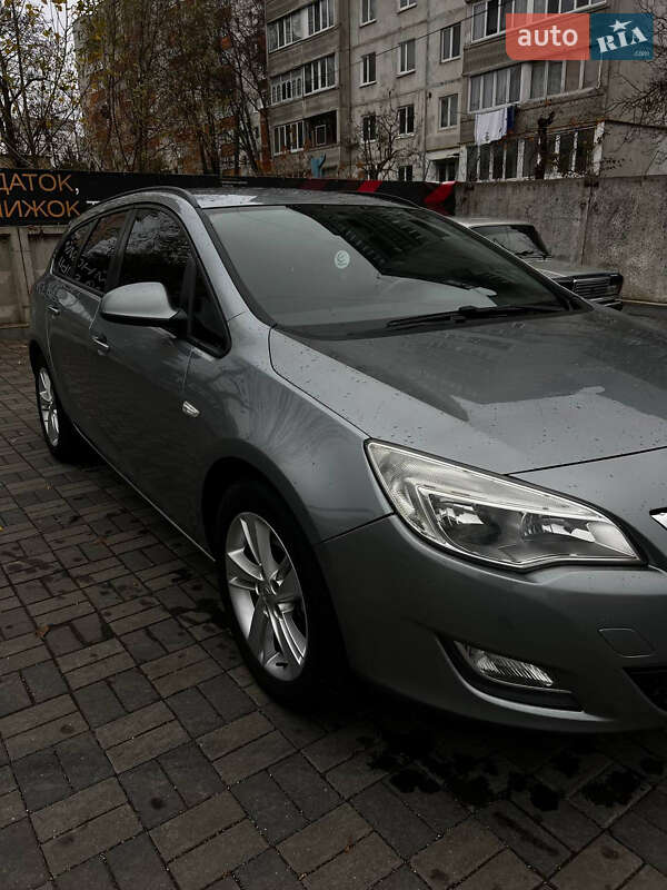 Універсал Opel Astra 2011 в Хмельницькому