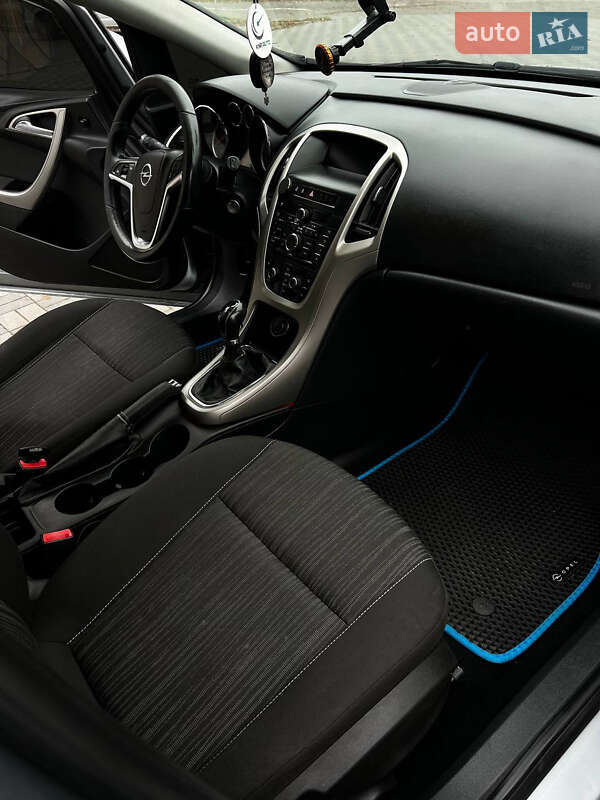 Універсал Opel Astra 2011 в Хмельницькому