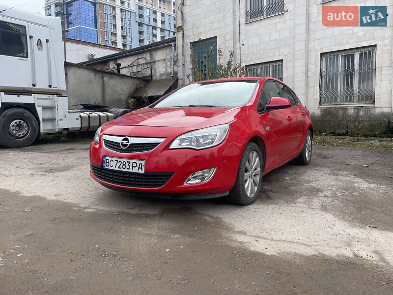 Хэтчбек Opel Astra 2011 в Львове