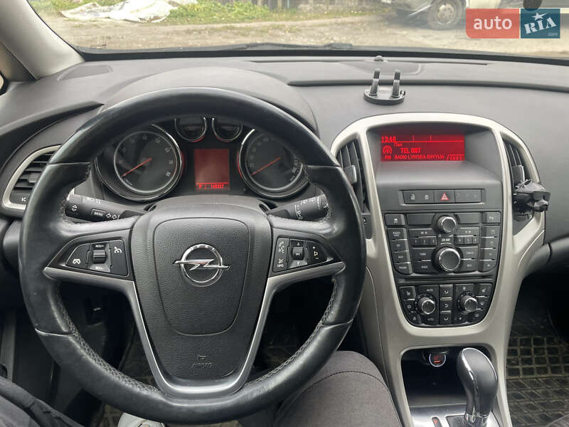 Хэтчбек Opel Astra 2011 в Львове