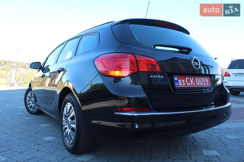 Універсал Opel Astra 2015 в Трускавці