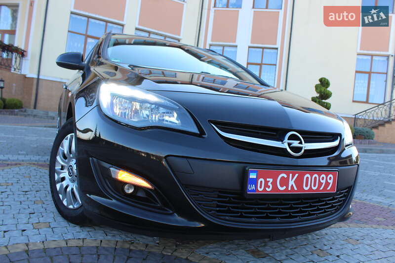 Універсал Opel Astra 2015 в Трускавці