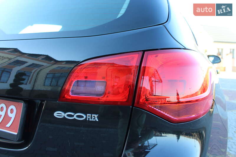 Універсал Opel Astra 2015 в Трускавці