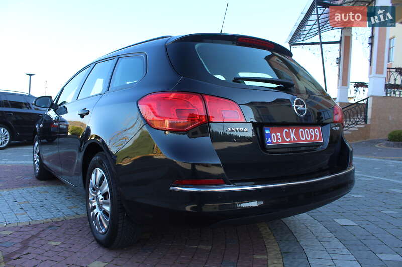 Універсал Opel Astra 2015 в Трускавці