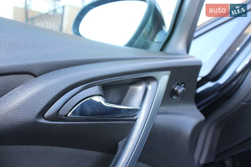 Універсал Opel Astra 2015 в Трускавці