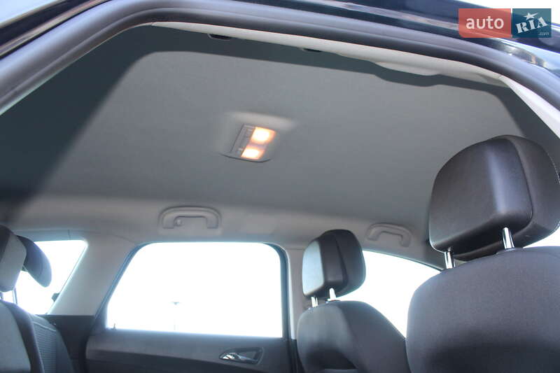 Універсал Opel Astra 2015 в Трускавці