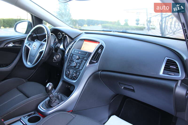 Універсал Opel Astra 2015 в Трускавці