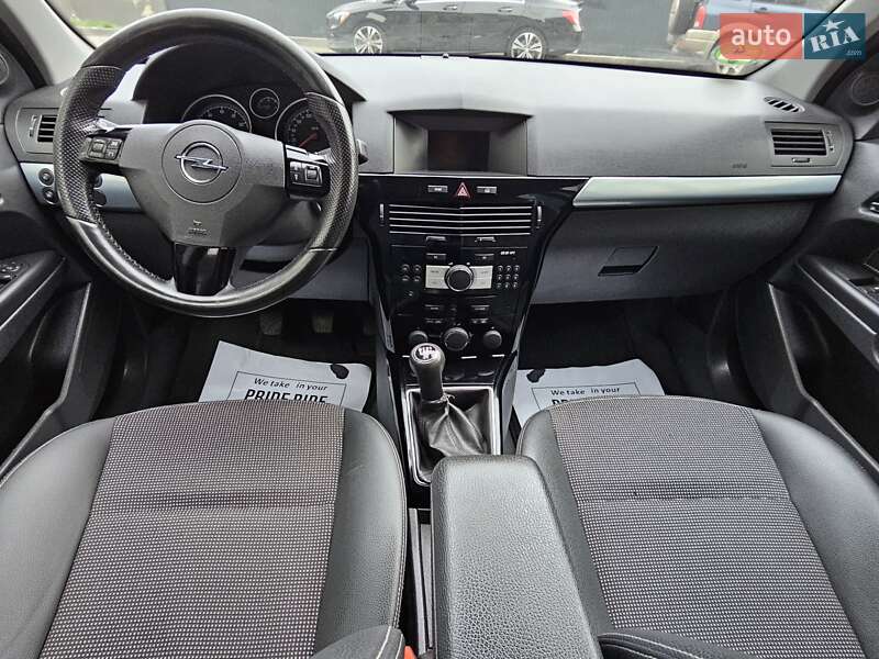 Универсал Opel Astra 2010 в Львове