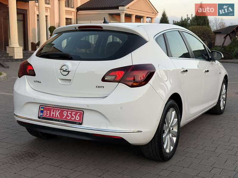 Хэтчбек Opel Astra 2014 в Стрые