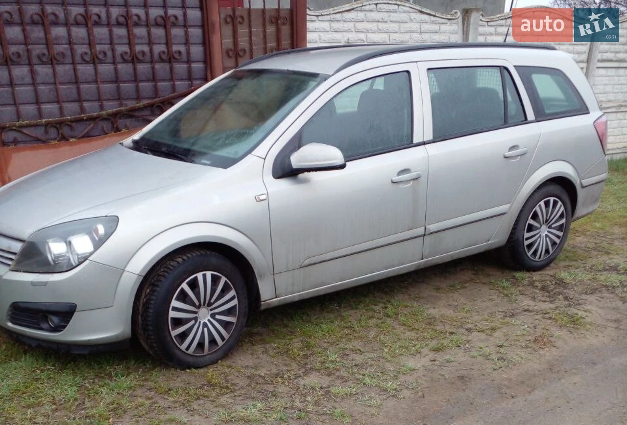 2006 р. об'єм 1600 см3 - бензин.
У відмінному стані. У заводському забарвленні. Збірка німецька. З Німеччини пригнана 20.03.2025. В авто було два власники. Є історія обслуговування та заміна вузлів. Обслуговувалось авто в спец. майстернях. Є комплект зимової та літньої резини на титанових дисках. З каталізатором заводським. Пробіг 210 тис. км.
Кондиціонер, клімат-контроль, центральний замок, Євро-4, круїз-контроль.