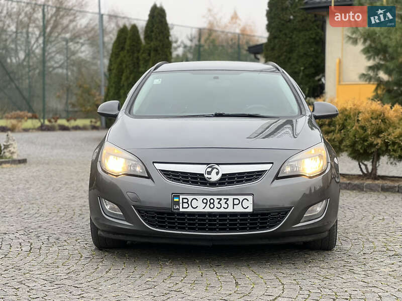 Універсал Opel Astra 2011 в Жовкві