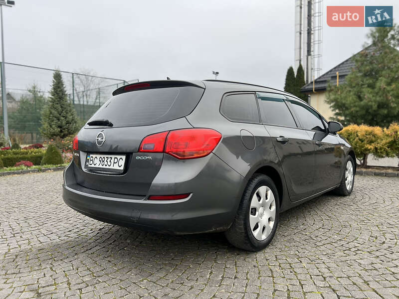 Універсал Opel Astra 2011 в Жовкві