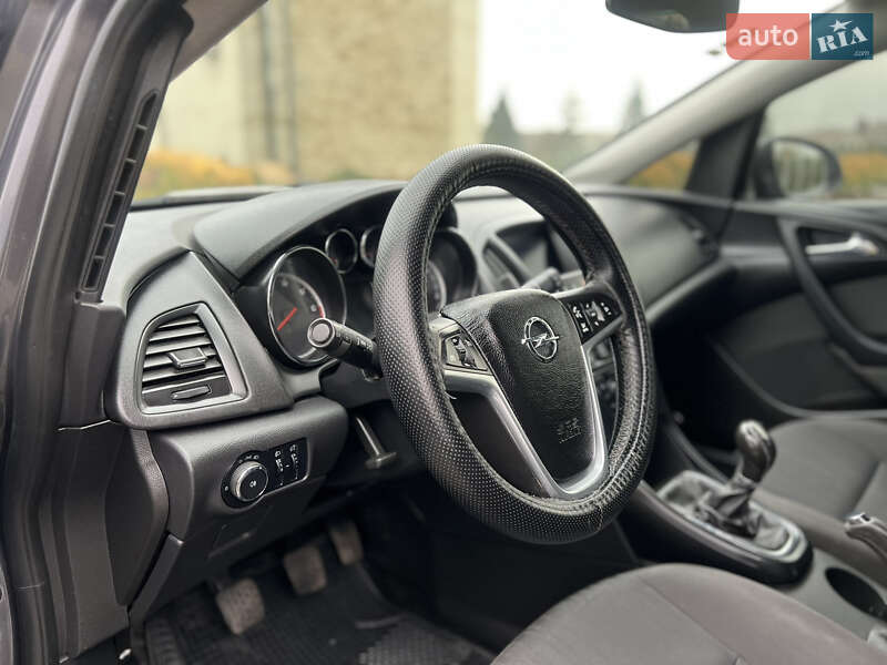 Універсал Opel Astra 2011 в Жовкві